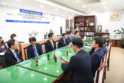 중앙로타리치매장비전달식(29).JPG