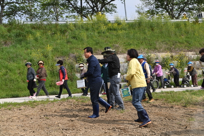삼례만경강둔치꽃씨뿌리기행사(49).JPG