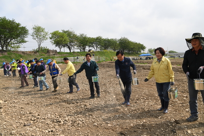 삼례만경강둔치꽃씨뿌리기행사(52).JPG