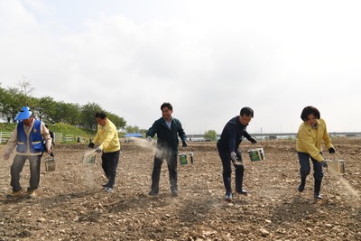 삼례만경강둔치꽃씨뿌리기행사(59).JPG