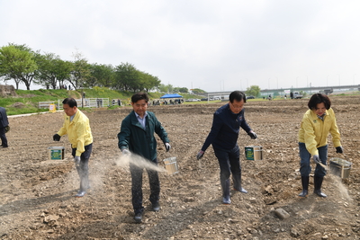 삼례만경강둔치꽃씨뿌리기행사(64).JPG