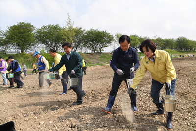 삼례만경강둔치꽃씨뿌리기행사(67).JPG