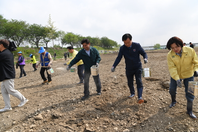 삼례만경강둔치꽃씨뿌리기행사(71).JPG