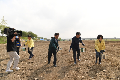 삼례만경강둔치꽃씨뿌리기행사(72).JPG