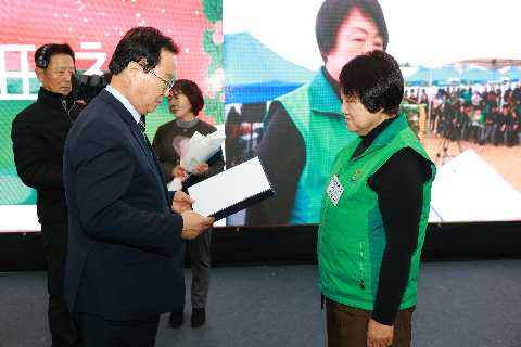완주군 새마을지도자대회 & 크리스마스 축제 (24).JPG