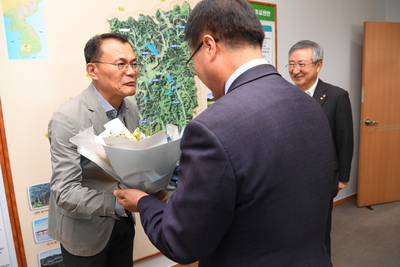 (주)모아종합건설이웃돕기성금전달식(4).JPG