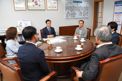 (주)모아종합건설이웃돕기성금전달식(11).JPG