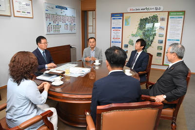 (주)모아종합건설이웃돕기성금전달식(14).JPG
