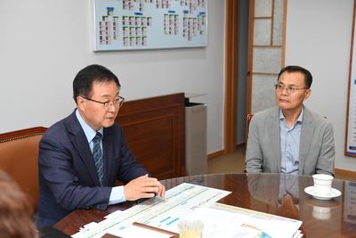 (주)모아종합건설이웃돕기성금전달식(16).JPG