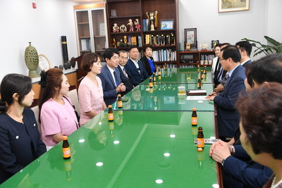 휴스템코리아시더스아카데미이웃돕기성금전달식(7).JPG