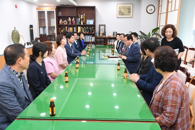 휴스템코리아시더스아카데미이웃돕기성금전달식(10).JPG