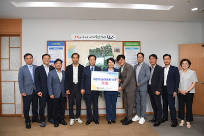 함께그리는꿈사회적협동조합어린이물품전달(1).JPG
