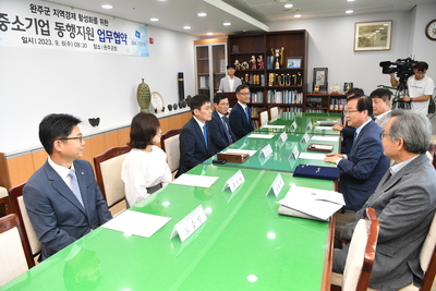 완주군-IBK기업은행업무협약(12).JPG