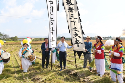 용진읍사랑의쌀벼베기(26).JPG