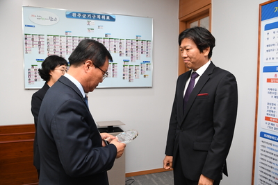 지방재정확충기여자감사패수여(1).JPG