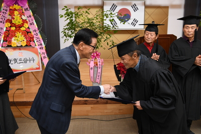 노인대학수료식(13).JPG
