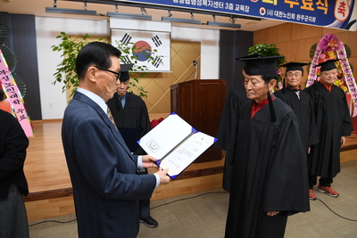 노인대학수료식(14).JPG