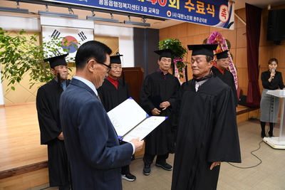 노인대학수료식(22).JPG