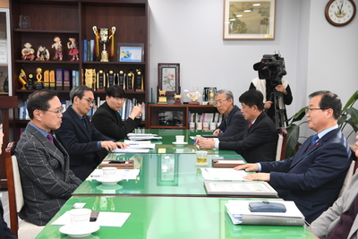 지방자치경쟁력군단위최우수기관시상(18).JPG