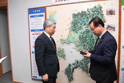 완주군인재육성재단장학금후원감사패전달식(1).JPG