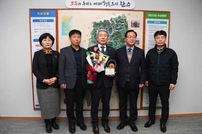 완주군인재육성재단장학금후원감사패전달식(7).JPG
