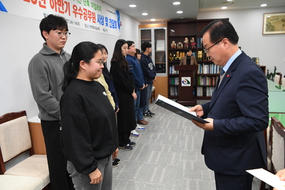 민원처리단축우수공무원표창장수여식(1).JPG