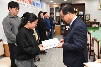 민원처리단축우수공무원표창장수여식(2).JPG