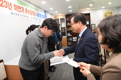 민원처리단축우수공무원표창장수여식(7).JPG
