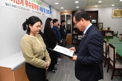 민원처리단축우수공무원표창장수여식(8).JPG
