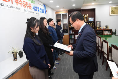 민원처리단축우수공무원표창장수여식(11).JPG