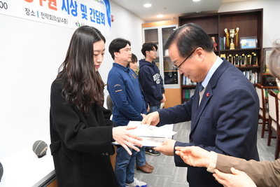 민원처리단축우수공무원표창장수여식(16).JPG