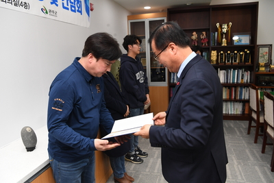 민원처리단축우수공무원표창장수여식(18).JPG