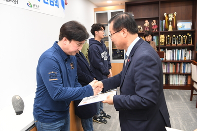 민원처리단축우수공무원표창장수여식(19).JPG