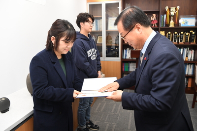민원처리단축우수공무원표창장수여식(24).JPG