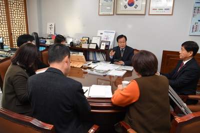 한국공인중개사협회전북지부성금전달식(9).JPG