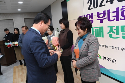 퇴임읍면부녀회장감사패전달식(6).JPG