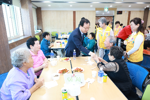 대한적십자사봉사회 완주군협의회 어버이날 행사 (28).JPG