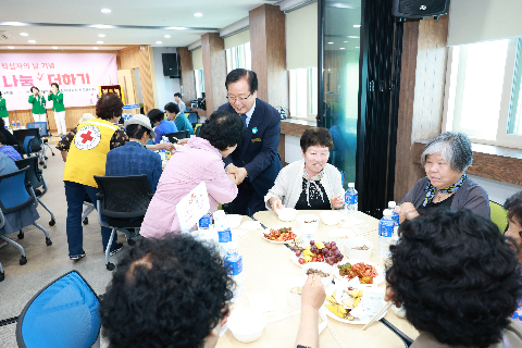 대한적십자사봉사회 완주군협의회 어버이날 행사 (26).JPG
