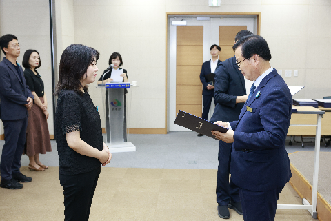 하반기 사령교부 6급이상 (110).JPG