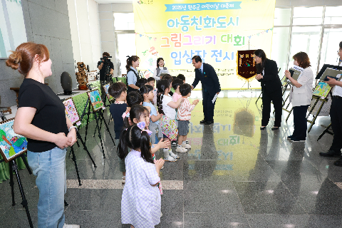 그림그리기 대회 입상작 전시 오픈식 (3).JPG