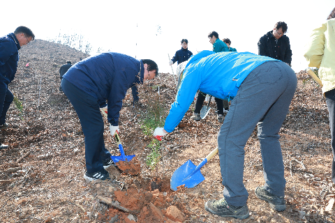 식목일기념 나무심기 행사 (42).JPG