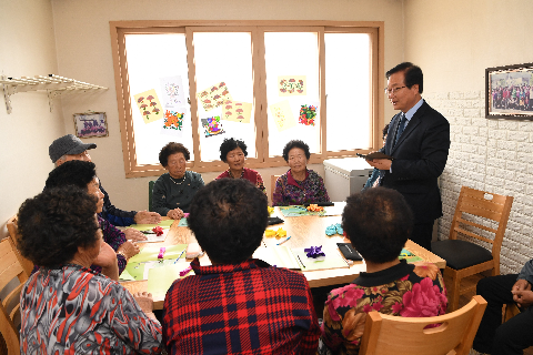 성인문해 진달래학교 환경개선사업 학습장 방문 (14).JPG