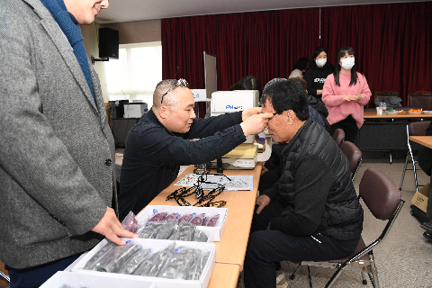 느티나무봉사단 안경봉사 나눔행사 (20).JPG