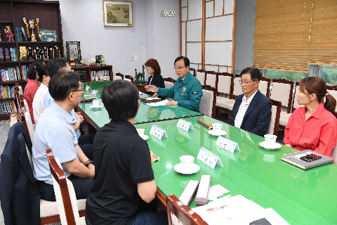 전북시민대학 십전대보탕 전달식 (4).JPG