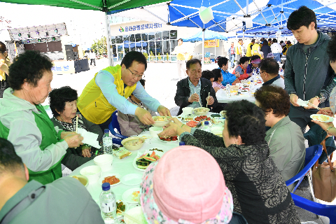 용진읍 어르신 삼계탕 나눔행사 (22).JPG