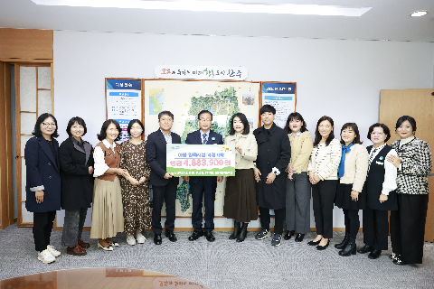 삼봉지구 국공립 어린이집 바자회 성금 전달식 (8).JPG