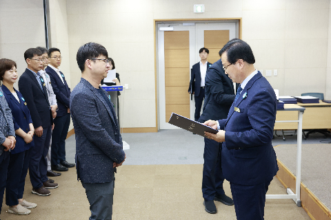 하반기 사령교부 6급이상 (90).JPG