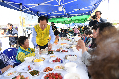 용진읍 어르신 삼계탕 나눔행사 (36).JPG