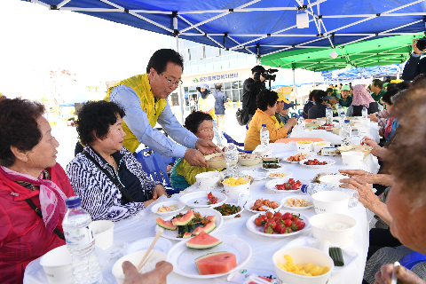 용진읍 어르신 삼계탕 나눔행사 (37).JPG