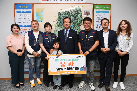 y식자재마트 봉동점 이웃돕기 후원물품 전달식 (1).JPG